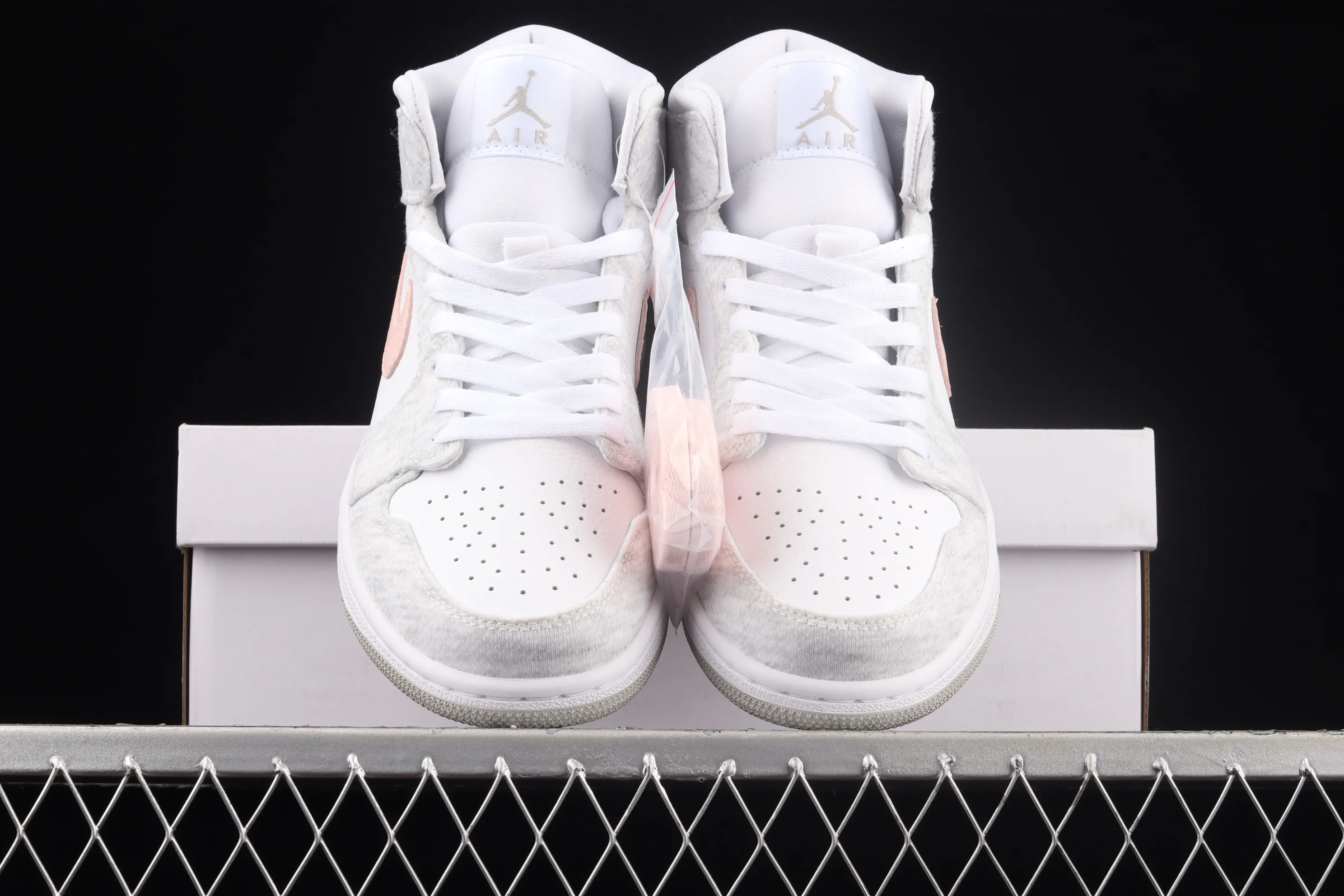 All Categories Air Jordan Jordan Series Basketball Shoes Air Jordan 1 Mid Air Jordan 1 Mid AJ1 Joe 1 White Gray Pink Mid-top Cultural Basketball Shoes DN4045-001